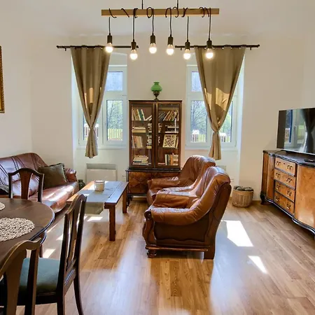 Rozpravkova Hajenka V Nizkych Tatrach Dağ evi Brezno